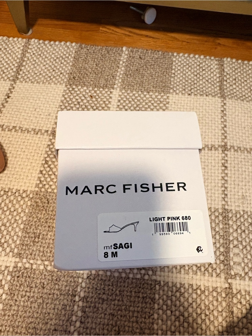 NEW Marc Fisher Pale Pink Patent Slide Mules - Picture 4 of 4